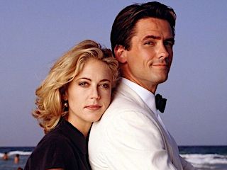 Moon over Miami 1993 The Complete Series On 4 DVDs Bill Campbell Ally Walker Marlo Marron Agustín Rodríguez  